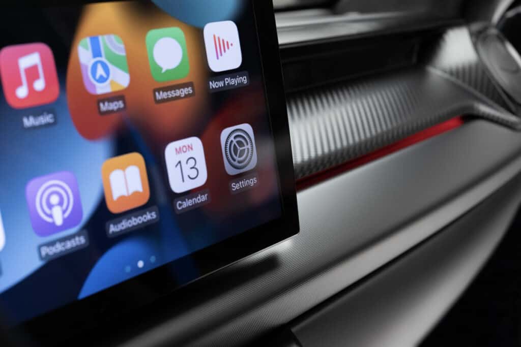 Standaard Apple Carplay en Android Auto op het grote 10 inch display